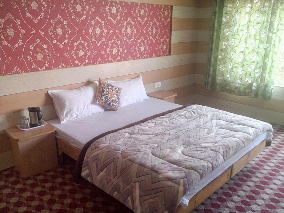 Royal Star Inn Srinagar  Ngoại thất bức ảnh
