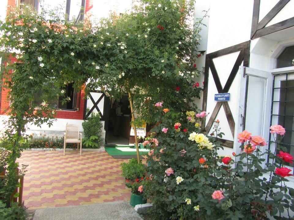 Royal Star Inn Srinagar  Ngoại thất bức ảnh