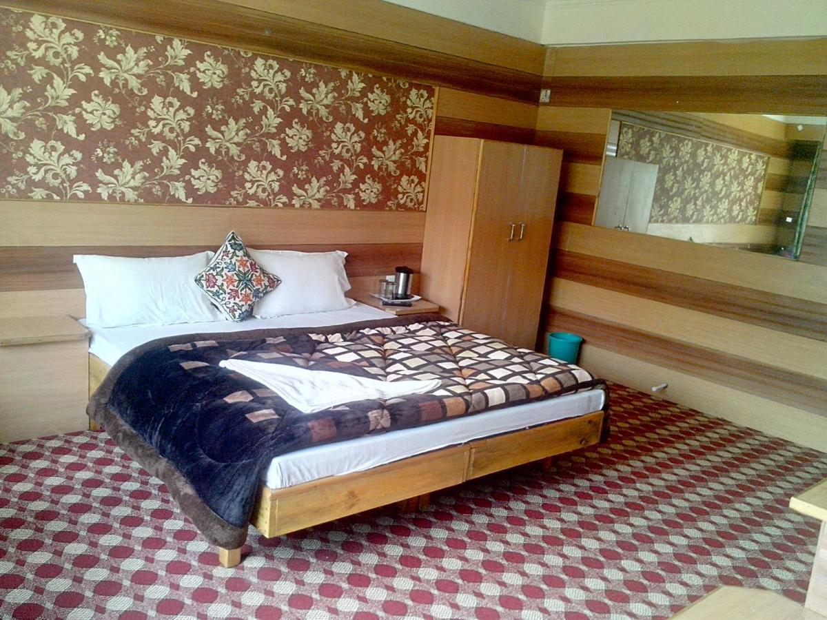Royal Star Inn Srinagar  Ngoại thất bức ảnh
